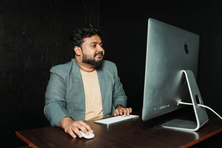 What makes aaryaeditz.org interesting from a design resources and creative tools perspective